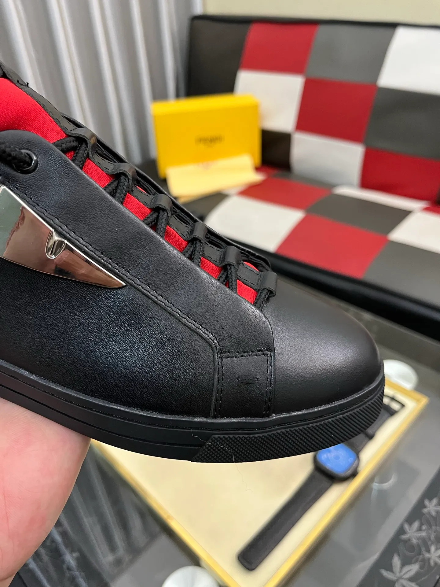 Men's Men's Shoes 💰: 420⌚️⌚️[Fendi] Fendi's latest high-top casual shoes for men! Available at counters simultaneously! A one-to-one replica of the original. The surface is made of imported high-tech waterproof mesh, the interior is made of first-layer water-dyed cowhide, and the original factory-supplied rubber outsole is used. Leading new fashion concepts. Matching code: 38-442️⃣Colors available